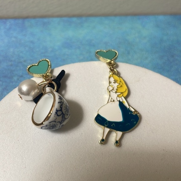 Alice in Wonderland Teacup Asymmetrical Earrings - Picture 3 of 11